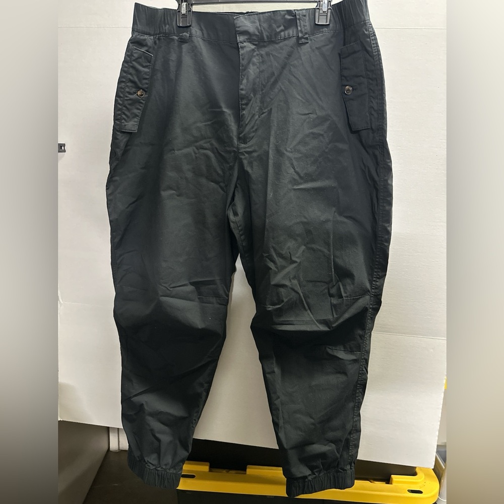 And now this black, cotton and spandex jogger women  Pants